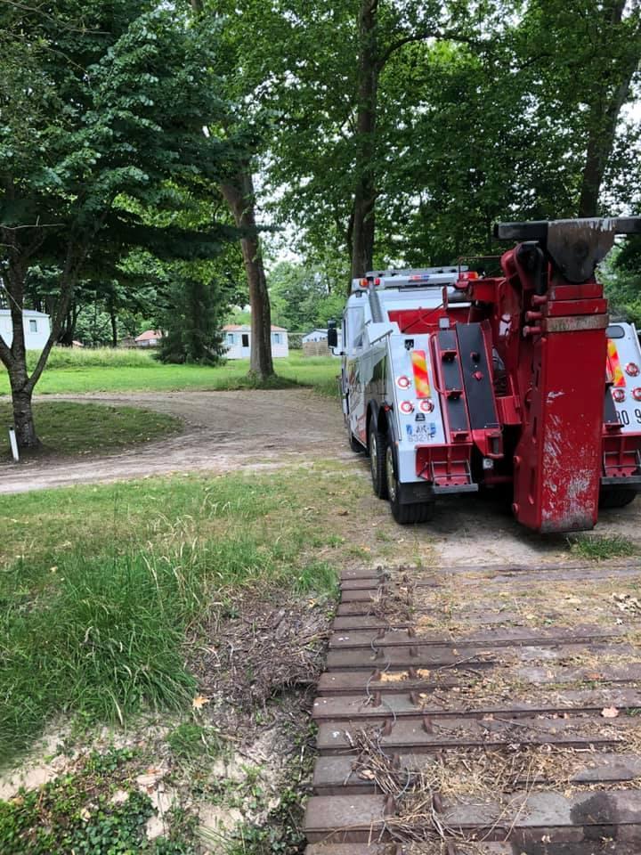 Remorquage automobile à  Castets